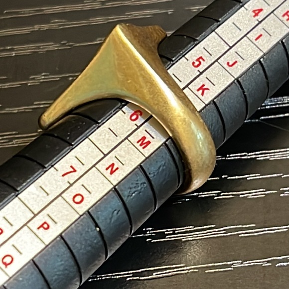 Size 6 J. Crew Ring - Picture 7 of 7